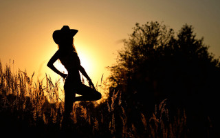 Woman hat field sunset backlighting - a woman in a hat free wallpaper