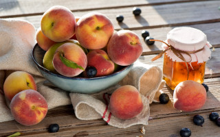 Peaches honey blueberries still life - professional food photography free wallpaper for desktop