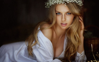 Woman flower crown white dress - a picture free wallpaper
