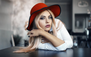 Eszter blonde red hat kitchen - a red hat free wallpaper