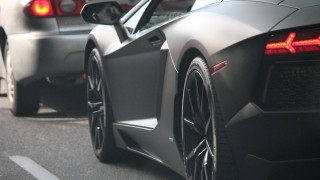 Car street closeup redlight 3d - other car behind free wallpaper