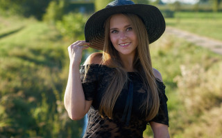 Elina karimova portrait blonde hat - a woman in a hat free wallpaper