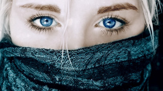 Woman blueeyes scarf serious portrait - blue eye free wallpaper