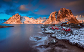 Snowy mountain range red house - photography free wallpaper