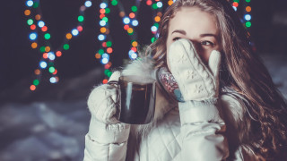 Woman white jacket glass christmas - dennis ashbaugh free wallpaper for desktop