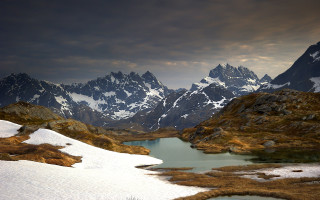 Mountain lake snowy horizon sky - a dark sky above free wallpaper