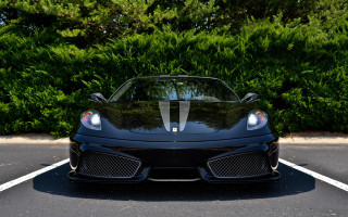 Black sports car white stripe 5 - the front of the car free wallpaper