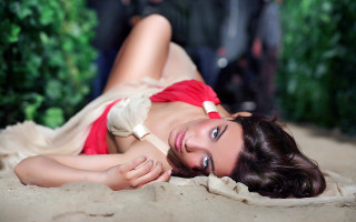 Elina karimova red dress beach - a man in the background free wallpaper