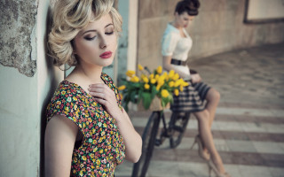 Woman bicycle flower blonde portrait - a vase of flowers free wallpaper