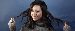 Woman sweater hand air hair - a sweater free wallpaper