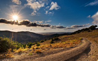 Dirt road mountains sunshine clouds - a dirt road free wallpaper