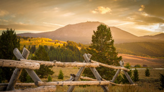Wooden fence mountain sunset forest - a sunset behind free wallpaper