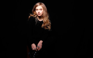 Woman longhair purse posing dark - studio portrait free wallpaper