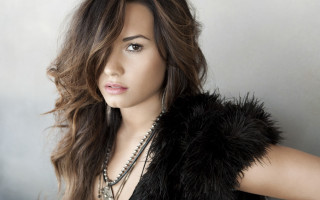 Woman fur vest necklaces seductive - seductive look free wallpaper