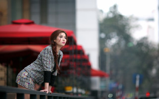 Woman rail building red umbrellas - contemporary fashion free wallpaper