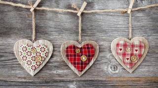 Three hearts rope buttons wooden - a wooden surface free wallpaper