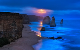 Full moon ocean beach cliffs - impressionist free wallpaper