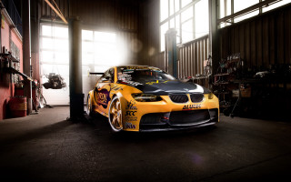 Yellow car garage window light - a garage next free wallpaper for desktop