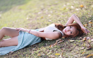 Woman smiling dress field outdoors - her hip free wallpaper