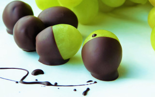 Chocolates grapes renaissance 3d render - decoration free wallpaper