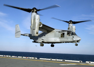 Military helicopter ocean clear sky - 100mm free wallpaper