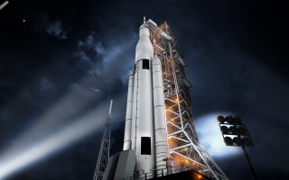 Large white rocket light street - redshift free wallpaper