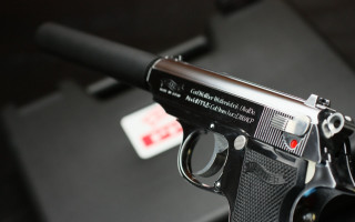Gun red dot black handle 2 - a stipple free wallpaper