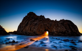 Rock formation light ocean sunset 2 - rim light free wallpaper