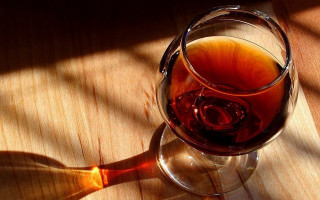 Wine glass shadow wooden table - cao zhibai free wallpaper