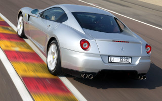 Silver sports car race track 8 - a race track free wallpaper