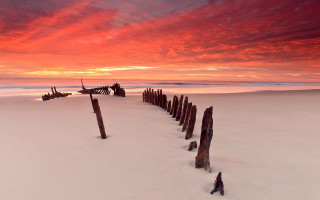 Beach fence redsky clouds dusk - a fence free wallpaper