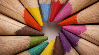 Colored pencils circle complementing colors - crayon art free wallpaper