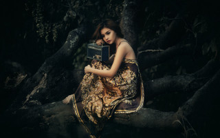 Woman sitting tree branch book - her free wallpaper