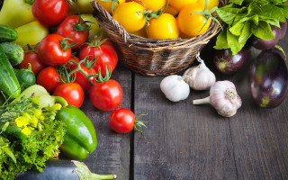 Vegetable basket shiny food photography - pepper free wallpaper
