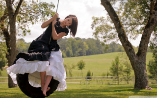 Woman dress swing tire field - in the foreground free wallpaper