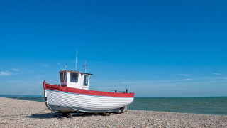 Boat beach ocean sunny tilt - top of a beach next free wallpaper