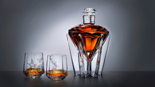Whiskey bottle glasses gray gradient - a gray background free wallpaper
