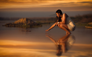 Woman beach reflection rock sunset - the beach free wallpaper for desktop
