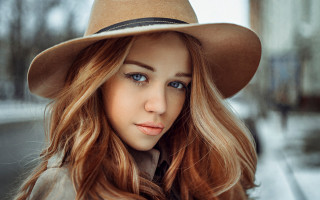 Eszter mattioni portrait blonde blue 3 - portrait photography free wallpaper