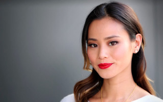 Woman redlipstick whitewear smiling face - round free wallpaper