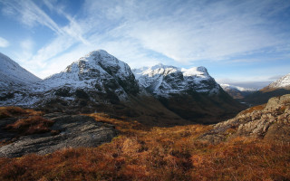 Snowy mountains grass blue sky - wispy free wallpaper