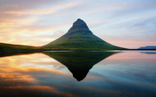 Mountain reflection sunset beach horizon - a reflection free wallpaper