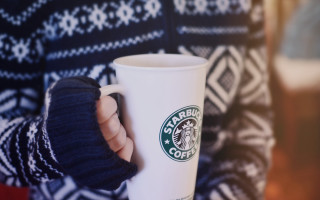 Starbucks cup winter blurry bokeh - a sweater free wallpaper