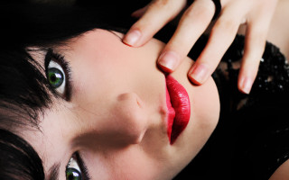 Araceli gilbert gothic portrait green - red lipstick free wallpaper