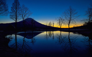 Mountain reflection lake sunset autumn - landscape free wallpaper