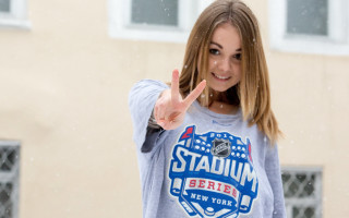 Blonde girl peace sign snow - a peace free wallpaper