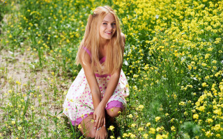 Woman sitting field flower smiling - cheerful free wallpaper