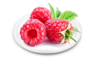 Raspberries white plate green leaves - a green leaf free wallpaper