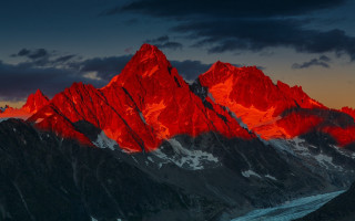 Mountain range river sunset red - dramatic free wallpaper