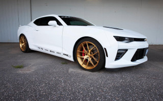 White car gold rims garage - a white wall behind free wallpaper